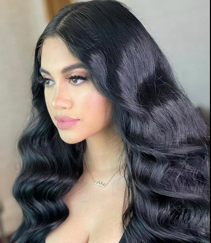 Close-up of Jailyne with voluminous, shiny black hair styled in soft waves, showcasing healthy and glamorous hair results.